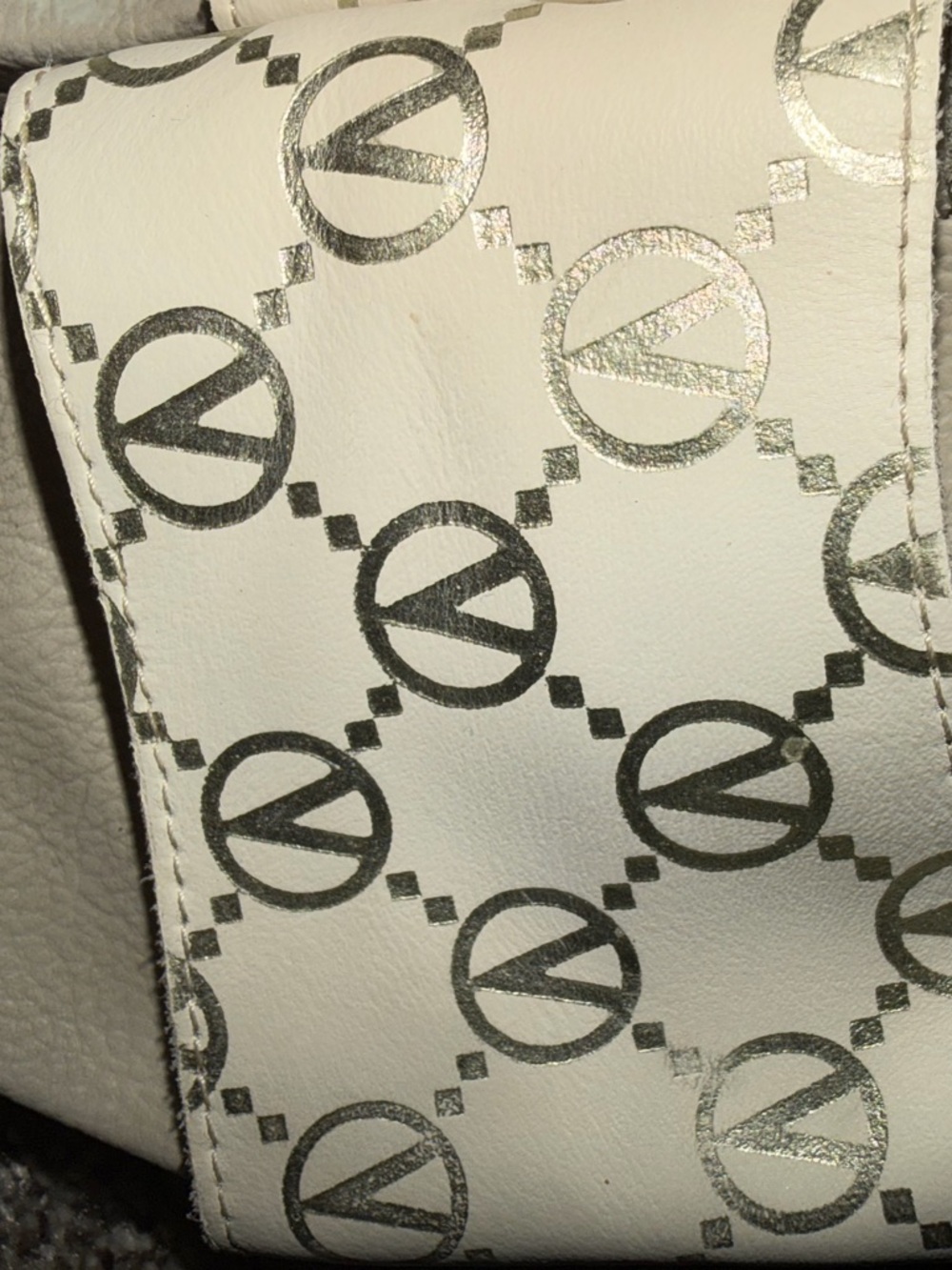 🔥 Valentino Authentic White Logo Pattern Slide Sandals - Picture 3 of 5